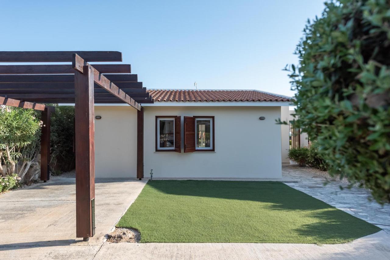 Villa Marina Sunrise By Ezoria Villas Coral Bay Exterior photo