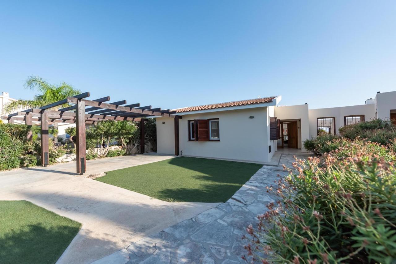 Villa Marina Sunrise By Ezoria Villas Coral Bay Exterior photo