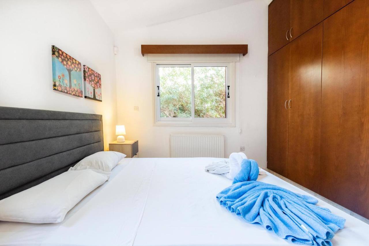 Villa Marina Sunrise By Ezoria Villas Coral Bay Exterior photo