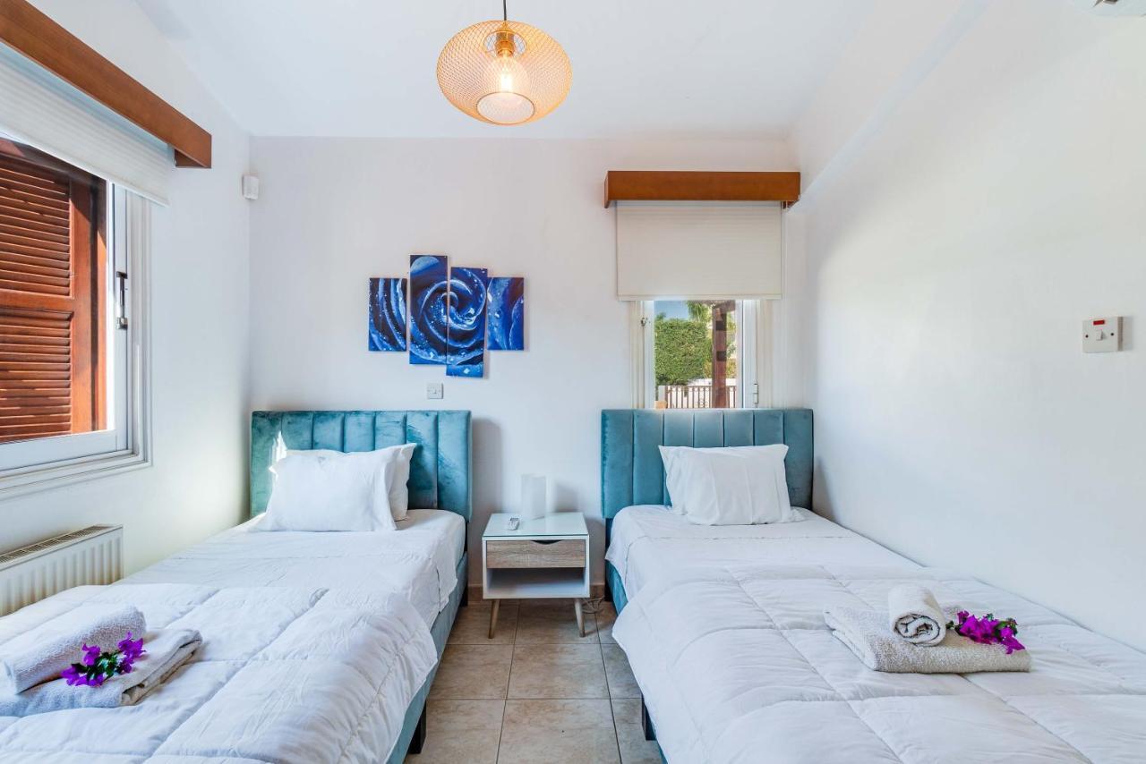 Villa Marina Sunrise By Ezoria Villas Coral Bay Exterior photo